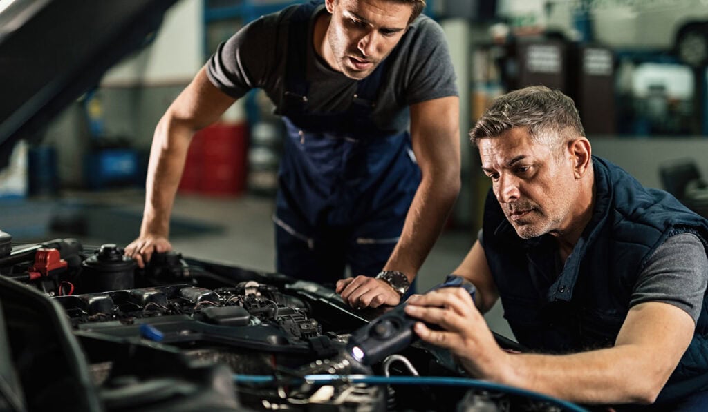 Motorrad- und Autowerkstätte bei Autowerkstatt Kaiser in Fulda, Fachleute reparieren Fahrzeuge professionell.
