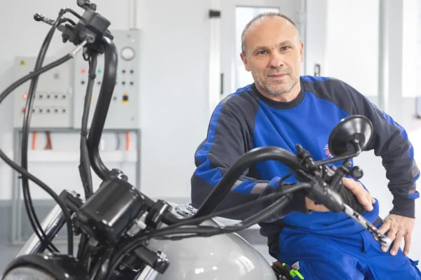 Motorrad Reparatur in Autowerkstatt Kaiser Fulda, Spezialist für Mechaniker und Kfz-Servicestation.